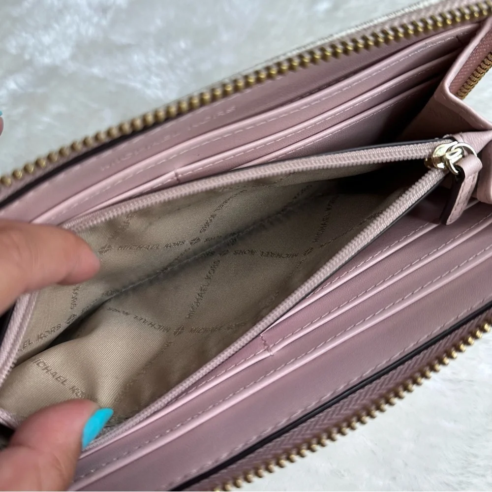 Michael Kors Jet Set Travel Zippy Wallet - Picture 11 of 14